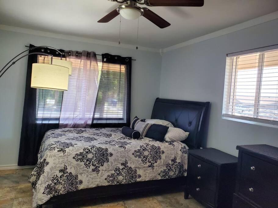 Spacious West 19 Min From Airport, Bliss Military Base Holiday home