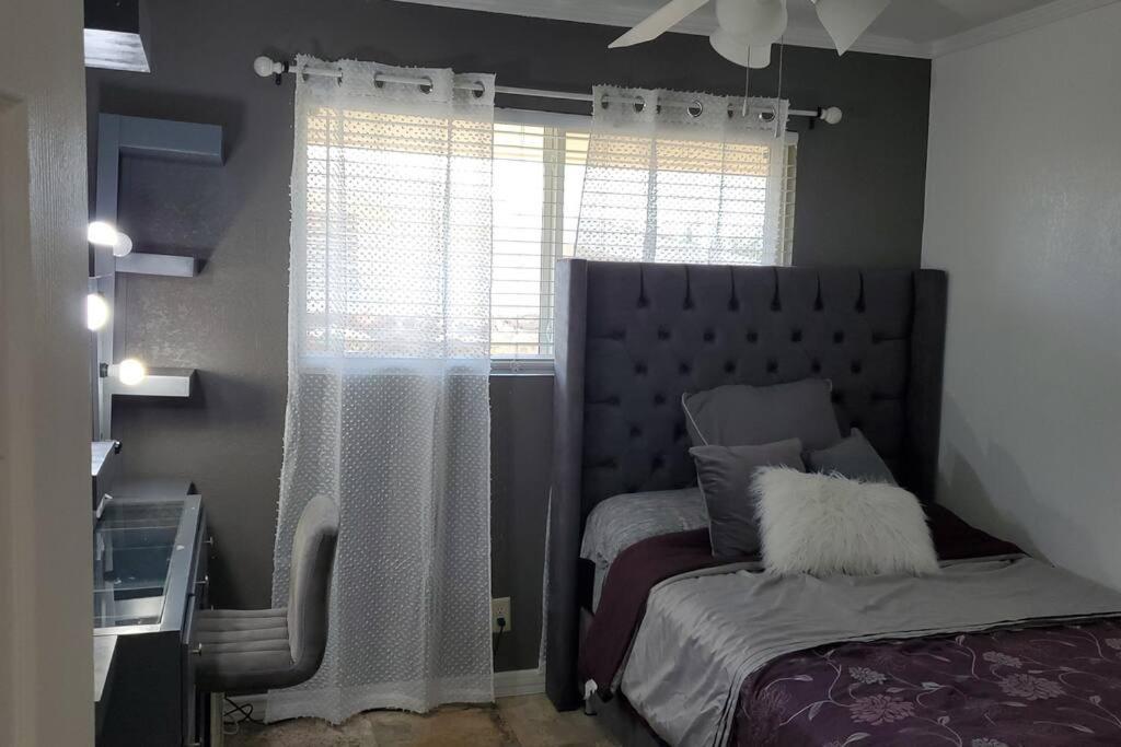 Spacious West 19 Min From Airport, Bliss Military Base Holiday home *