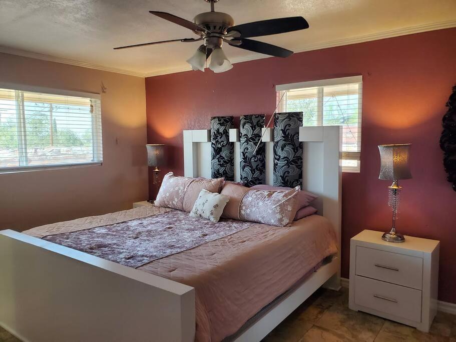 Spacious West 19 Min From Airport, Bliss Military Base *